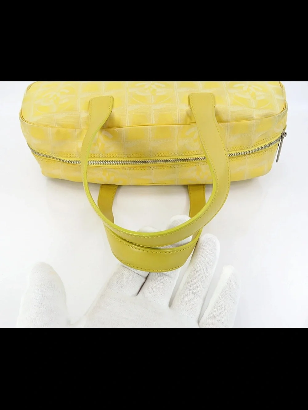 CHANEL Yellow Patterned Shoulder Bag - Picture 10 of 16